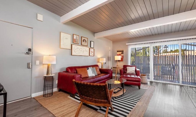 Eagle Rock Apartment | Ultimate Luxury Apt near Dodgers Stadium Sleeps 4
