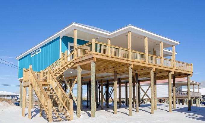 Dauphin Island House | Ultimate oceanfront getaway for large groups w/amazing views and sundeck