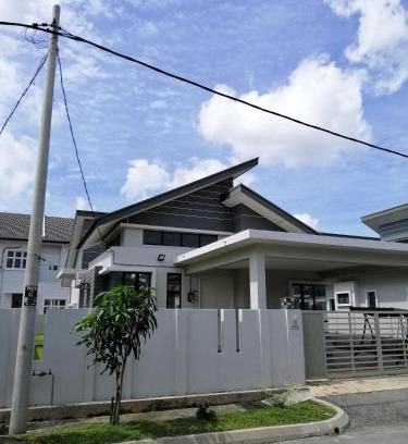 Krubong House | UmarHarraz Homestay#Malay Family Staycation#PEACEFUL AND SPACIOUS#NETFLIX N YOUTUBE#POOL FOR KIDS