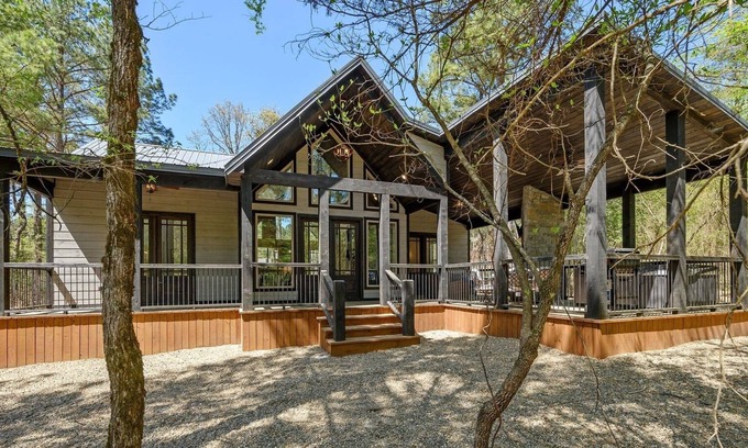 Hochatown Cabin | Un-Reel - Walking Distance to Pond, Perfect for 1-2 Couples or a Small Family