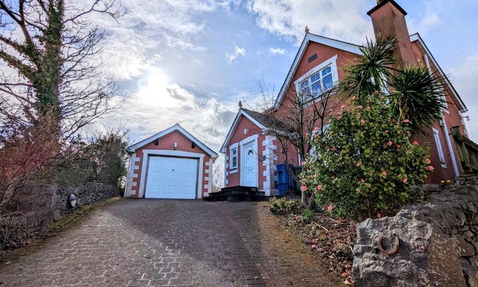 Gallt Y Foel House | Unbeatable Llanberis Location, Detached with Parking, Snowdon Views.