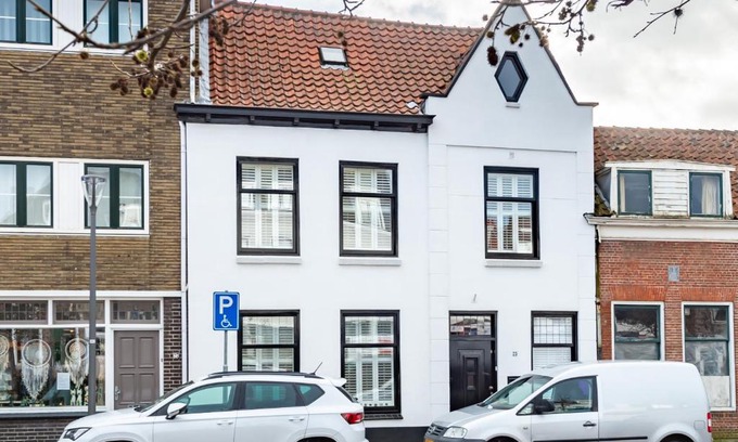Goes Villa | Unieke stadswoning met jacuzzi en sauna max 8 pers