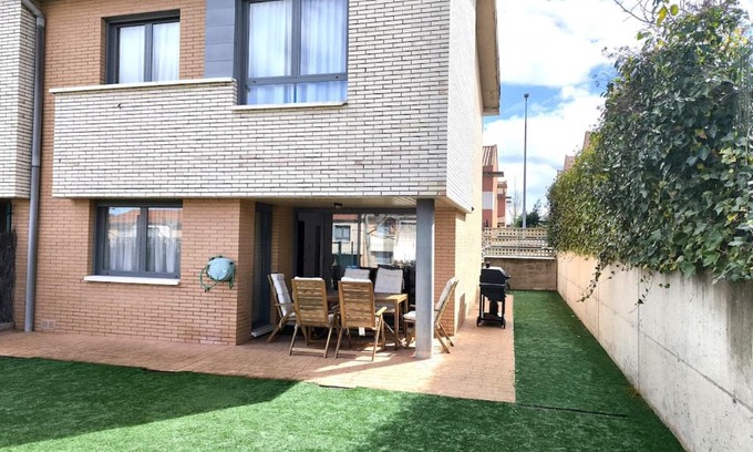 Ciruena House | Unifamiliar con jardín, piscina, tenis y pádel