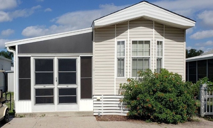 Braden River Cottage | Unique 2-BDRM in Sun Outdoors Sarasota Resort - Includes Golf Cart - Sleeps 6!n