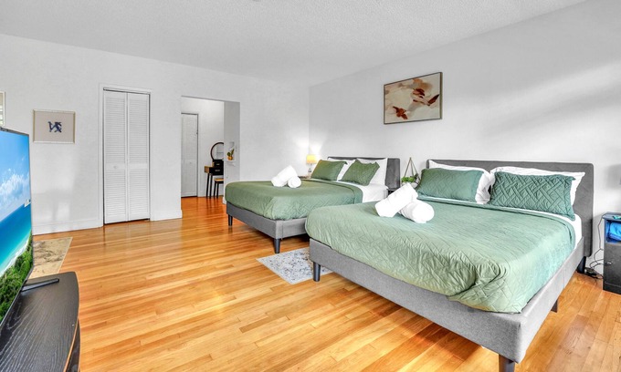 Bay Harbor Islands Apartment | Unique 2 units in 1, sleeps up to 10 people. Near beach.