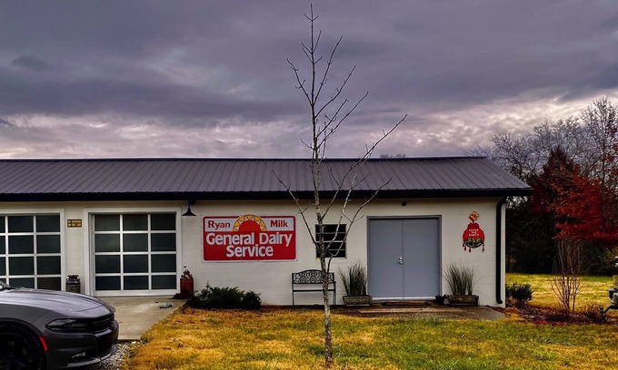 Franklin House | Unique, beautiful, location & only minute to Downtown Franklin & Nashville