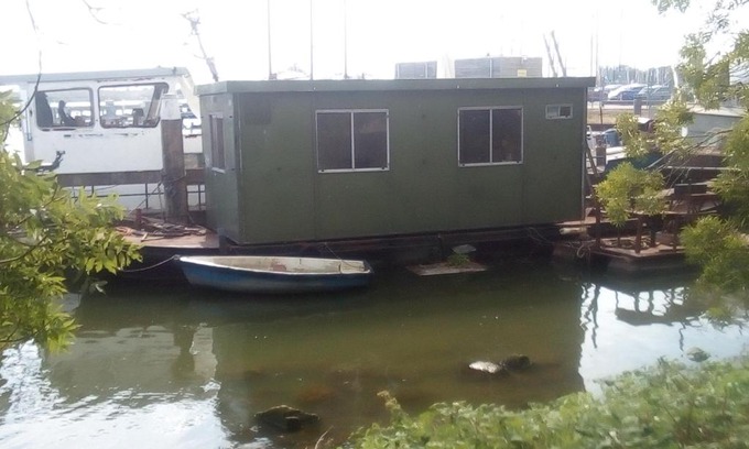 Enkhuizen Boat Rental | Unique cabin at Enkhuizen harbour