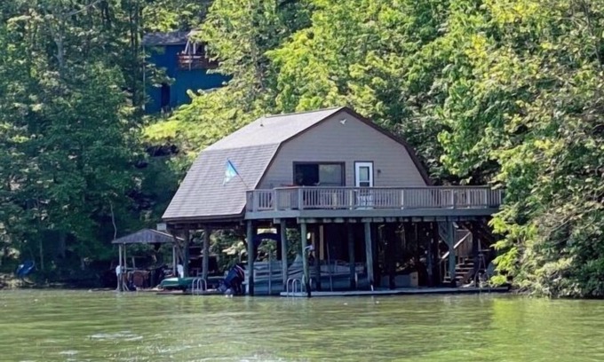 High Point House | Unique cabin that sits right on the water. Huge deck. Amazing views. Gas grill.
