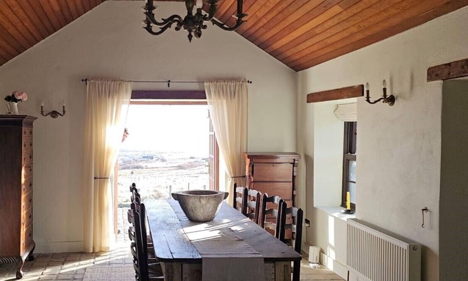 Arranmore Island Cottage | Unique Cobblestone cottage with WiFi on charming Arranmore Island