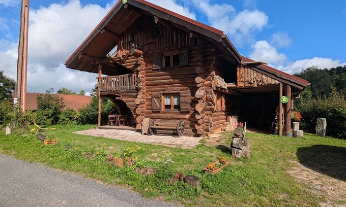 Le Tholy Cottage | Unique log house with balcony and terrace in the Vosges
