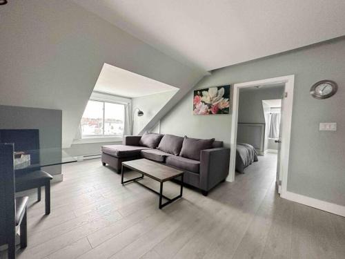 Chapleau Apartment | Unique modern luxury 2 bedroom apartment rental