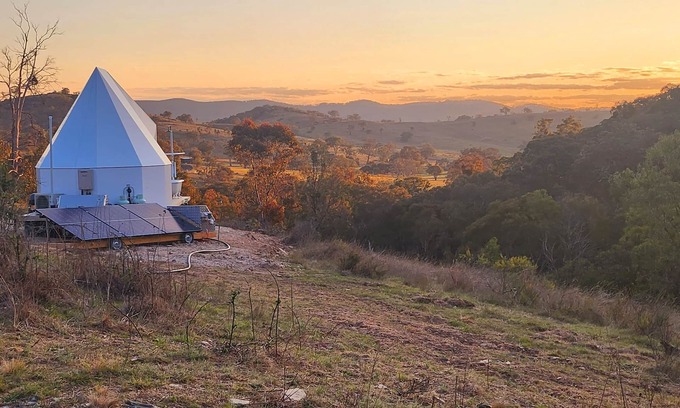 Meroo Cabin | Unique off-grid luxury Pod with amazing mountain views.nnnnnECO off-gridnnn