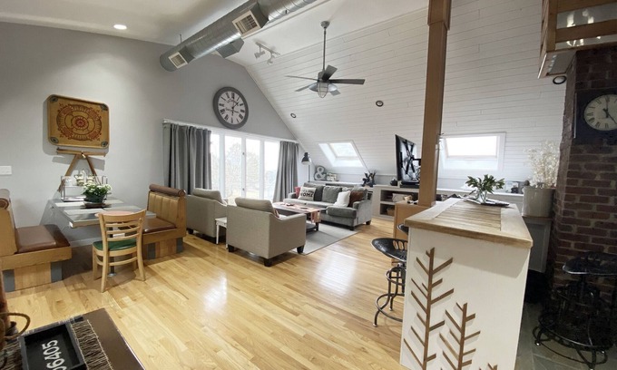 Stony Creek Apartment | Unique, refined-rustic suite in Stony Creek village.
