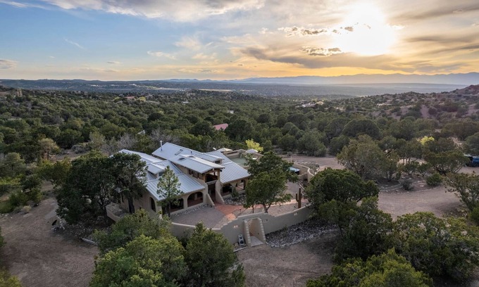 Santa Fe Villa | Unique Spacious 5BR/4BA retreat on 5 acres in scenic foothills of Tesuque