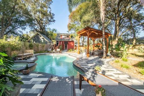 Urban Core Apartment | Unique studio w pool spa & gardens near downtown
