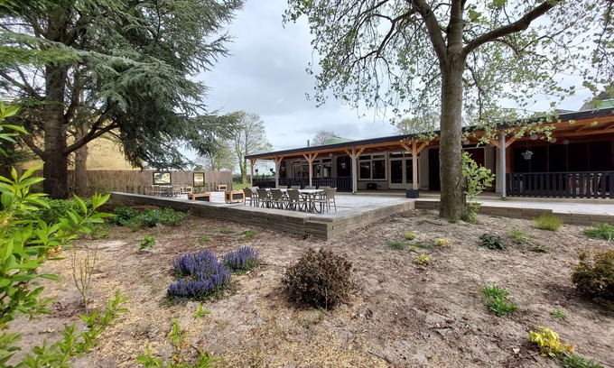 Rijs Villa | Unique vacation home with gym near forest & lake