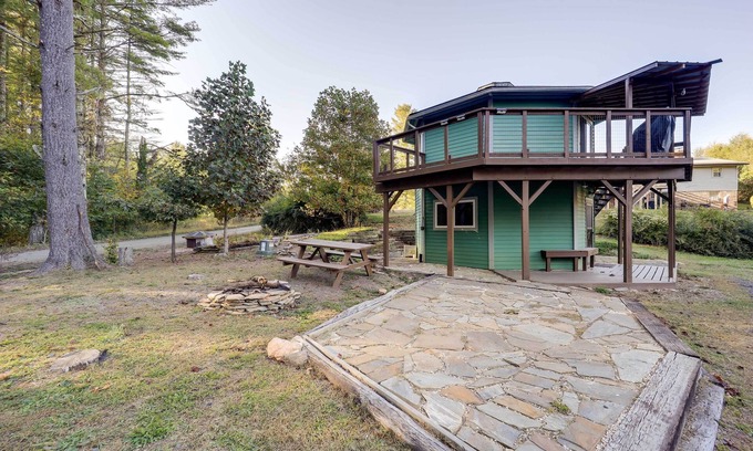 West Jefferson House | Unique West Jefferson Home w/Fire Pit & Grill!