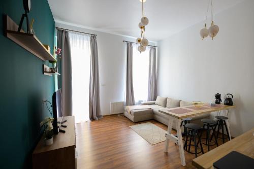 Old City Apartment | UNIRII OLD SQUARE APARTMENTS 4