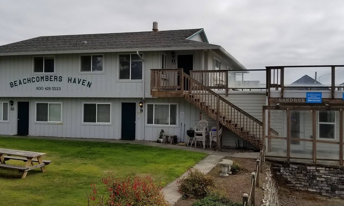 Gleneden Beach Apartment | Unit 9 - "Sea Foam" - Comfortable, accessible and pet friendly with views!