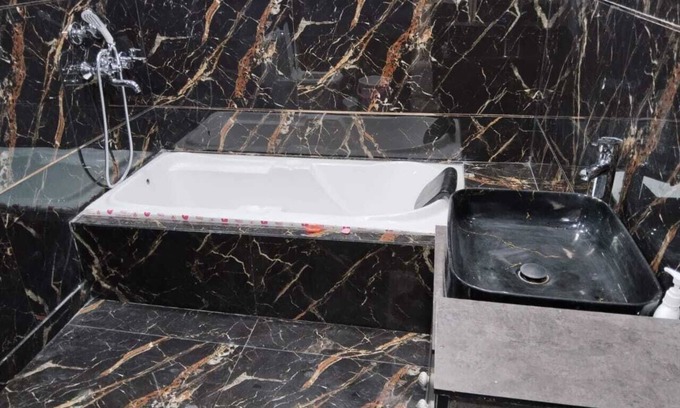 New Delhi House | Unparalleled: Experience the Pinnacle of Luxury Home Stays with a Lavish Bathtub