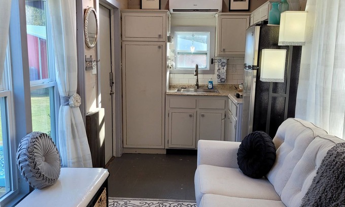Georgia Coast House | Unplug and unwind in this tiny home featured on Season 1 HGTV Tiny house hunter.