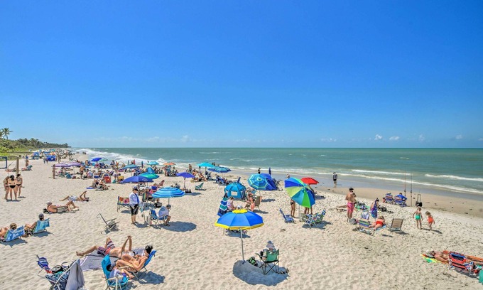 Old Naples Apartment | Updated Dtwn Naples Condo: Across From Beach!