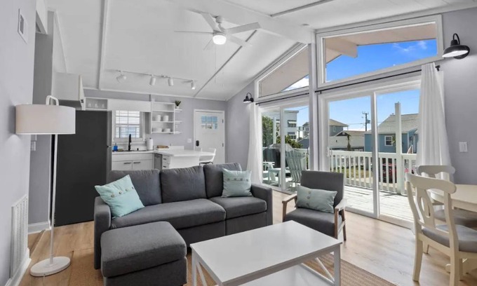 Atlantic Beach Cottage | Updated FULL Duplex - Perfect Large Fam Vacay Spot