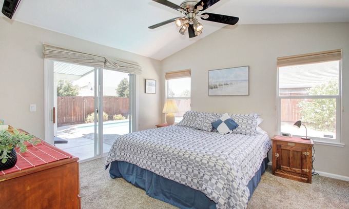 Elk Grove House | Updated House - King Bed, Pool & Hot Tub in a quiet family friendly neighborhood