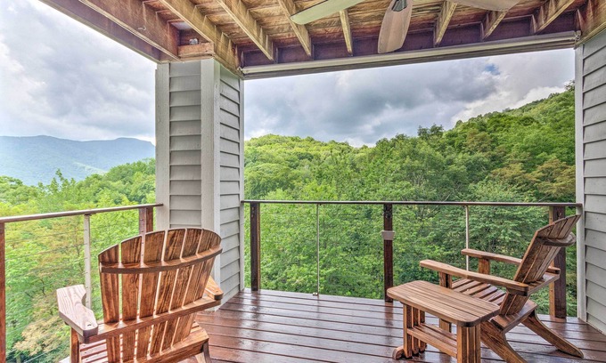 Seven Devils Condo | Updated Seven Devils Condo w/Deck & Mountain View