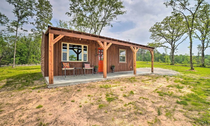 Ozark Cabin | Updated Studio Cabin in Ozark w/Yard & Mtn View