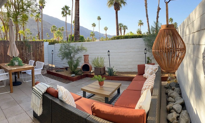 The Mesa Condo | Updated with Private Patio! 3 mins to Downtown Palm Springs