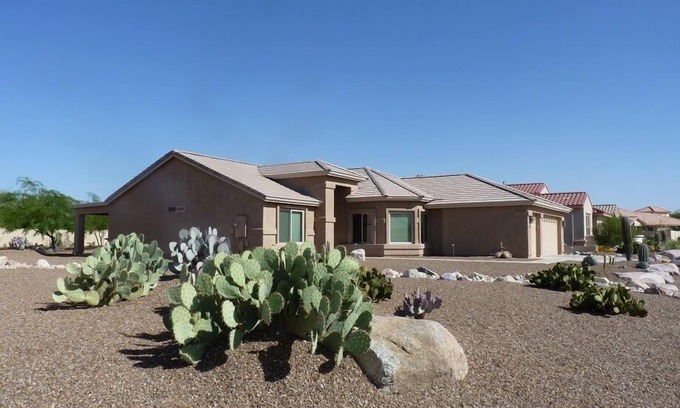 Saddlebrooke House | Upgraded-Expanded Laredo on Large Lot with Mountain Views