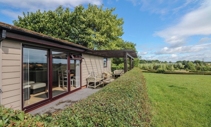 Farringdon Cottage | UPHAM VIEW, family friendly, with a garden in Woodbury