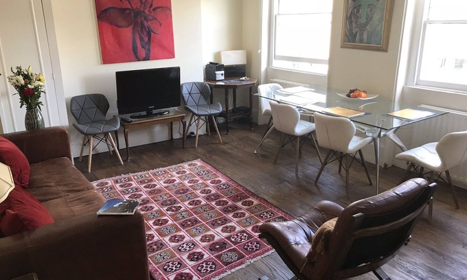 Larkhall Apartment | Upper Apartment in listed Georgian Town House in South Central London