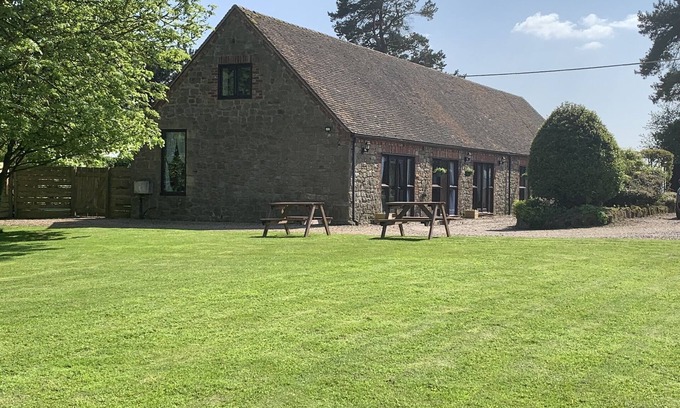 Wall-under-heywood Bed & Breakfast | Upper Home Farm