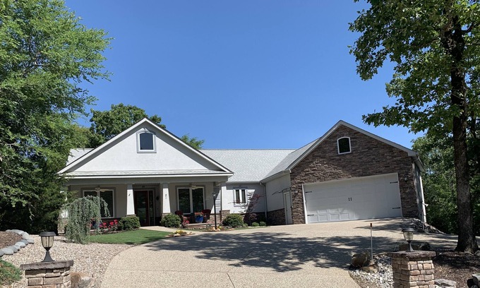 Hot Springs Village House | Upper Level of Beautiful Hot Springs Village Golf Course Home