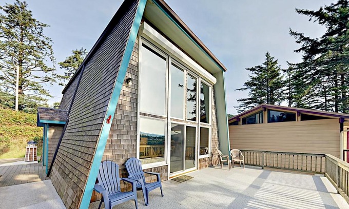 Oceanside House | Upper Sky Beach Cabin