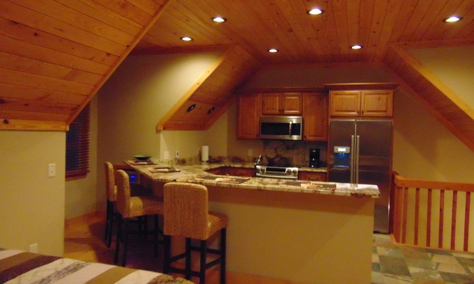 Lake Oconee Apartment | Upscale Apt Available for short/long stays. Kitchen, bath, laundry w/Generator