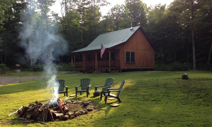 Dalton Cabin | Upscale Cabin in the Woods, LETCHWORTH, Stony Brook Parks, Finger Lakes Wineries