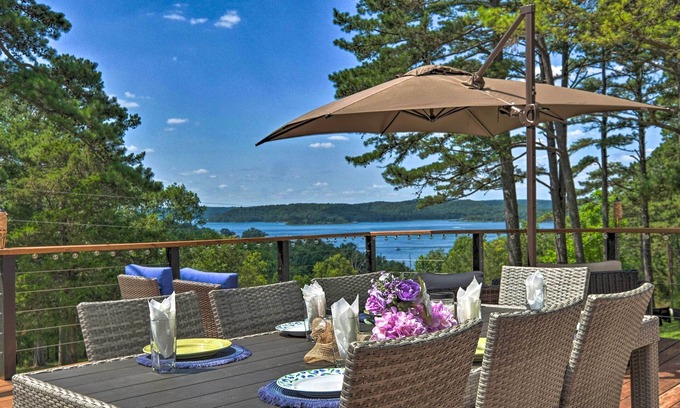 Rogers Cottage | Upscale Cottage with Furnished Lake-View Deck!