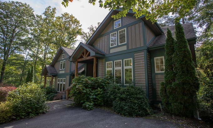 Foscoe Condo | Upscale Echota Condo with Forest Views