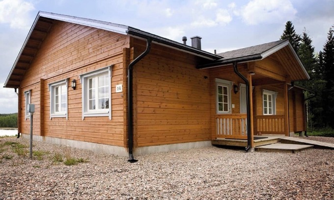 Orivesi Cottage | Upscale log villa by the lake + beach sauna