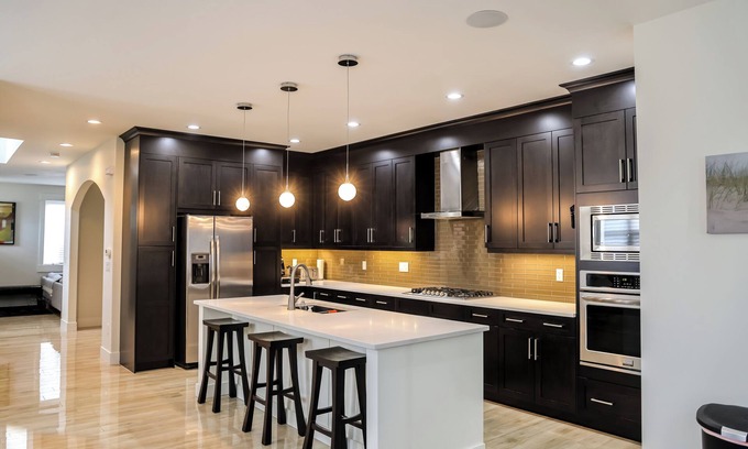 Tuxedo Park House | Upscale modern luxurious 4-bedroom home