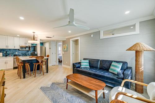 Old Naples Apartment | Upscale Naples Condo with Pool Access Walk to Pier!
