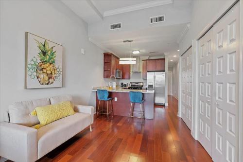 Olde Kensington Apartment | Upscale Studio W Rooftop Deck