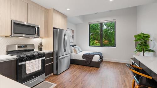 West Congress Apartment | Upstay Newly Renovated Modern Apartment near SoCo