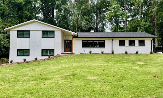 LaGrange House | UPTOWN GIRL: FALL IN LOVE! Designer Decorated, New Renovations, Perfect Location
