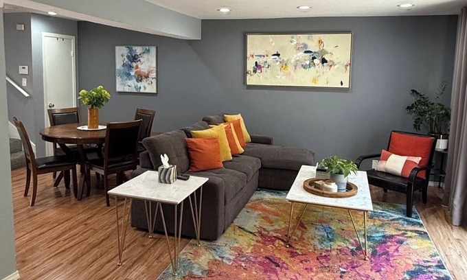 Oak Lawn House | Uptown/Katy Trail Chic & Central With Patio