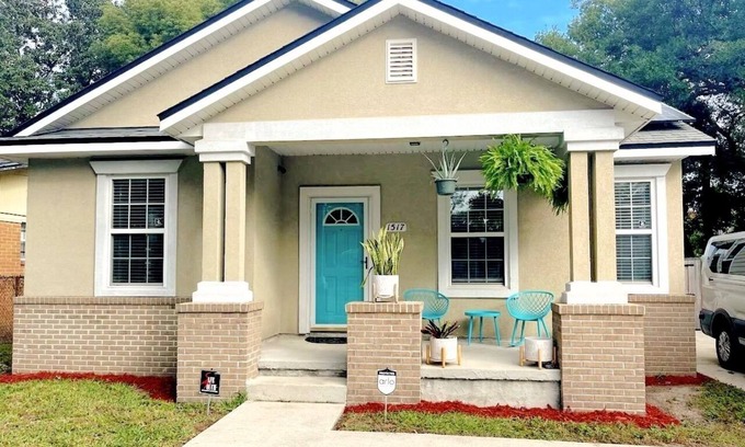 Urban Core House | Urban Bungalow 5min to Ever-bank Field