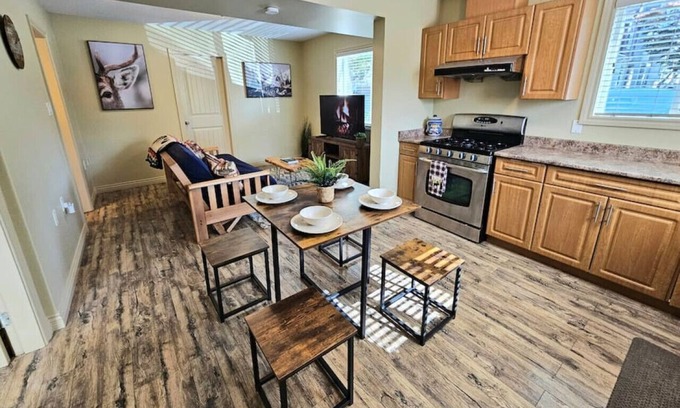 Fleetwood House | Urban Canada Cottage